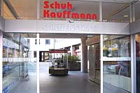 Einkaufsstraßen in München: Sonnenstraße 21- Schuh Kauffmann Schuh-Spezialist für Schuh-Übergrößen, Schuh-Untergrößen Foto: Martin Schmitz