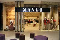 Pasing Arcaden Einkaufszentrum - Mango Mode Foto: Marikka-Laila Maisel